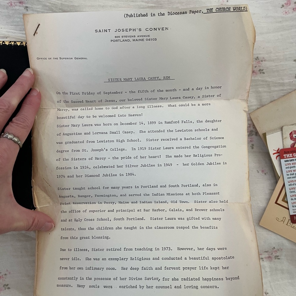 Very special sister owned Vintage Prayer Book by Father Lasance with ephemera - Picture 3 of 10